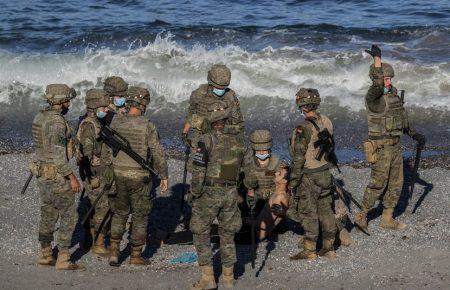 Іспанія мобілізувала армію для захисту кордону від мігрантів