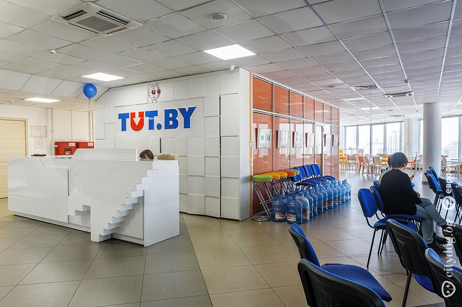 У Білорусі силовики прийшли з обшуками до опозиційного видання TUT.by