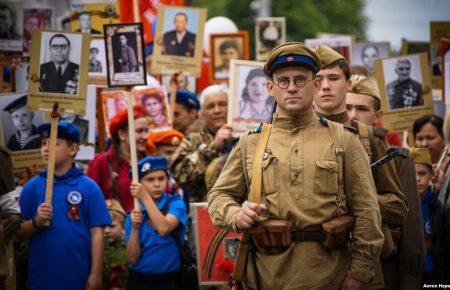 Мілітаризована пропаганда і посилення мови ворожнечі проти українців — що відбувається на травневі у Криму?