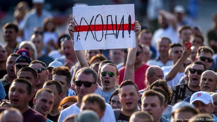 Лукашенко підписав закон про заборону висвітлення у ЗМІ в реальному часі «неузгоджених масових акцій»
