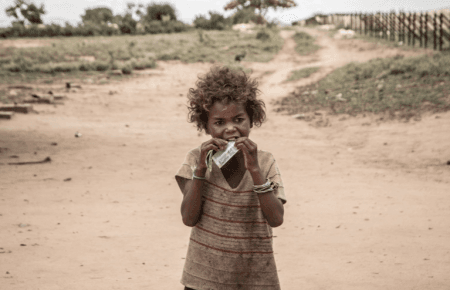 Змушені їсти листя та сарану: тривала посуха та піщані бурі призвели до голоду на Мадагаскарі