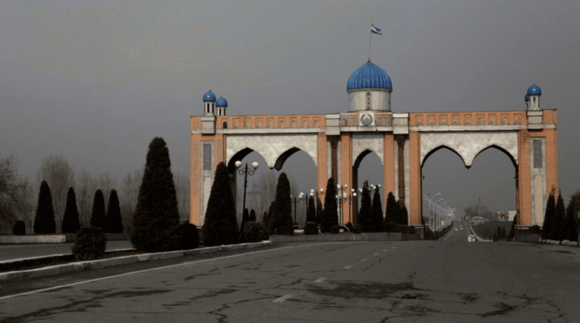 В Узбекистані до 9 травня встановили плакат із зображенням солдатів вермахта