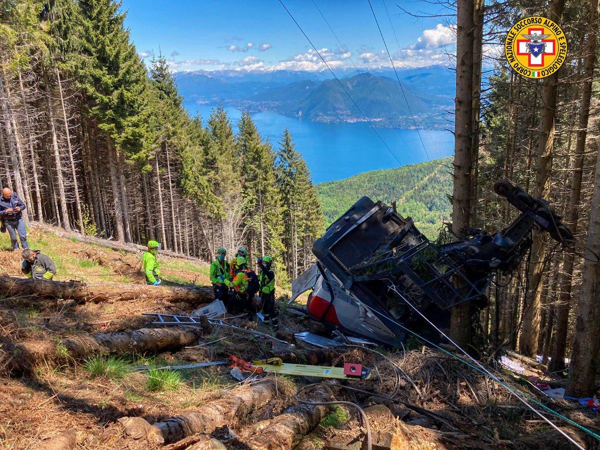 На півночі Італії обвалилася кабіна фунікулера, є загиблі  