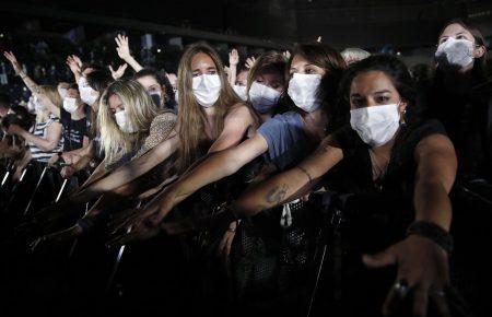 У Парижі відбувся «концерт-експеримент» з метою перевірки ризику зараження коронавірусом