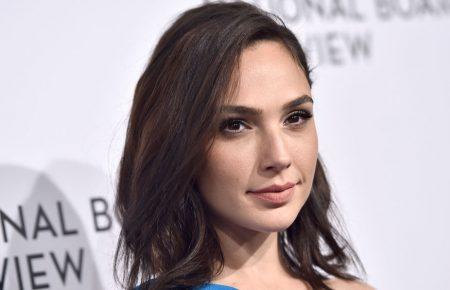 «Молюся, щоб наші лідери знайшли рішення, щоб ми могли жити поруч мирно» — акторка Галь Гадот про події в Ізраїлі