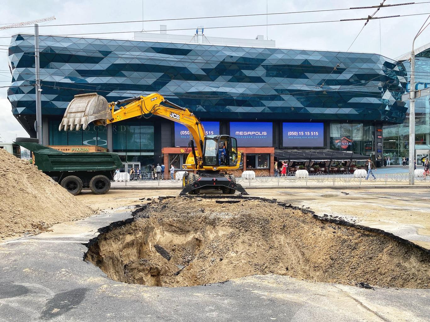 Прорив труби біля Ocean Plaza стався під час гідравлічних випробувань — Пелипишин