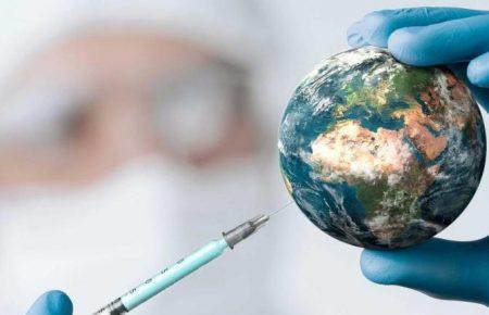 «Вакцинація пройшла швидко, даремно переживала»: як говорити про щеплення від COVID-19, щоб викликати довіру