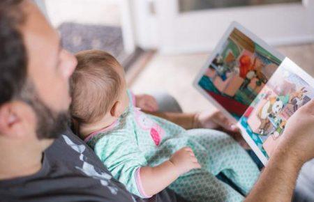 Зеленський підписав закон, який дозволяє батькові йти у декрет