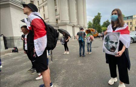 В Киеве проходит акция «Хватит спонсировать государственный терроризм Лукашенко!» (фото)