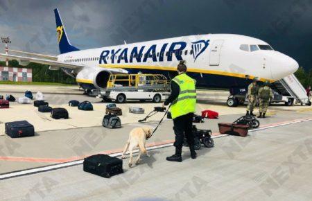  США звинуватили в авіаційному піратстві чотирьох білоруських чиновників через примусову посадку літака Ryanair