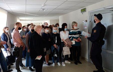 До 5 років колонії: у Білорусі 10 людей засудили за вивішування опудал і спалювання автопокришок