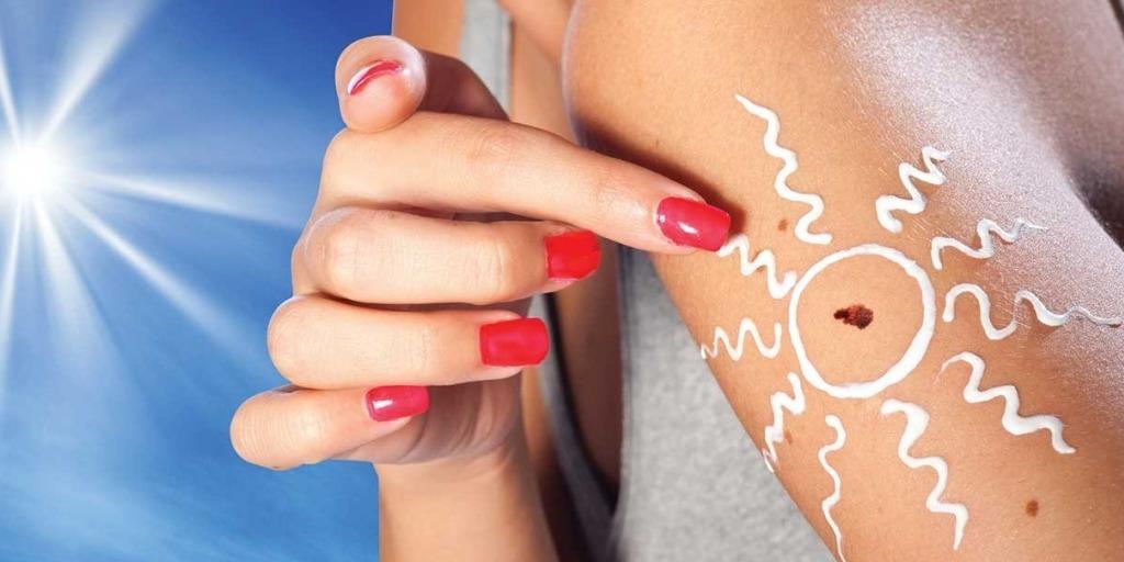 Сонячні промені на 80% відбиваються від води та піску, навіть у затінку є ризик згоріти — Галенко