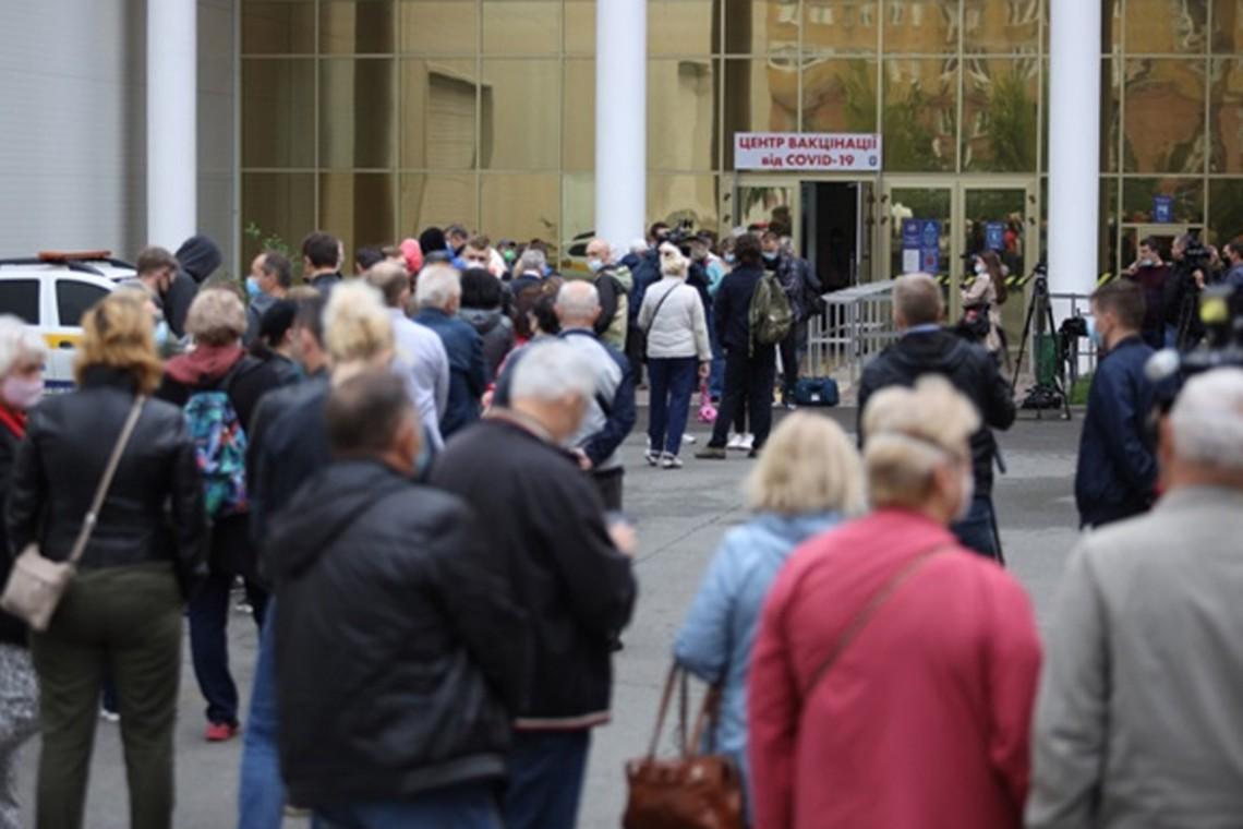 За вихідні у центрах масової вакцинації зробили понад 31 тисячу щеплень — МОЗ