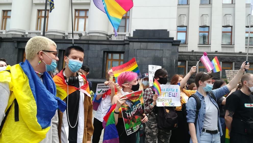 «Тисни аби не тиснули на тебе» — під ОП протестують проти нападів на мирних активістів (ФОТО)