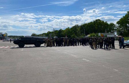 Дымовые пакеты и петарды: в Киеве на рынке «Столичный» произошел конфликт