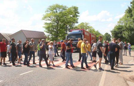 На Кіровоградщині гірники перекрили трасу, вимагають виплати зарплатні