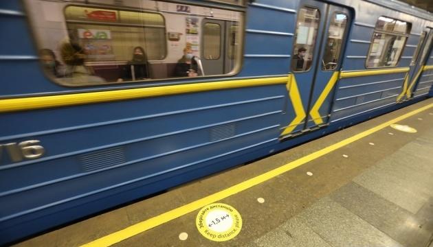 У київському метро частково обмежили рух поїздів через падіння пасажира на колію (оновлено)