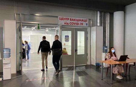 У Києві вакцинували майже 300 тисяч людей — КМДА