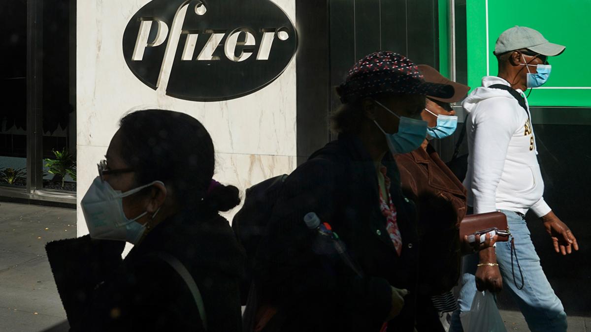 У Британії дозволили використання вакцини Pfizer від коронавірусу для підлітків