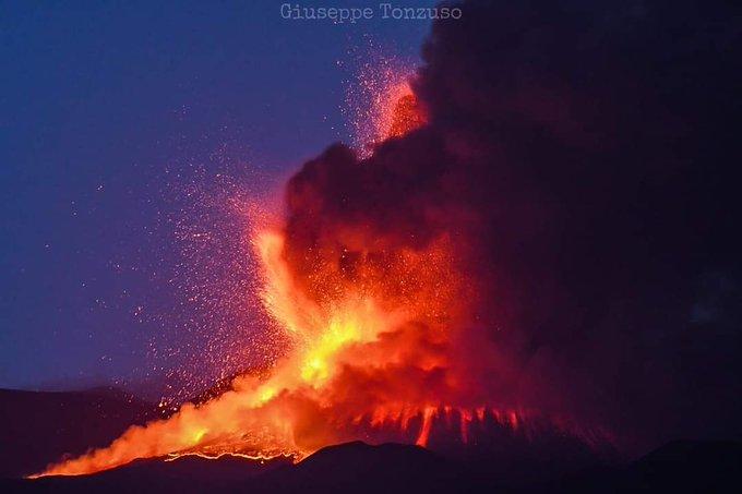 Чергове виверження вулкана Етна: добірка фото та відео