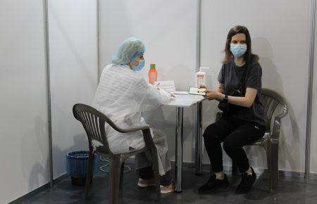 Повністю вакцинованою людина вважається через два тижні після повторного щеплення — МОЗ