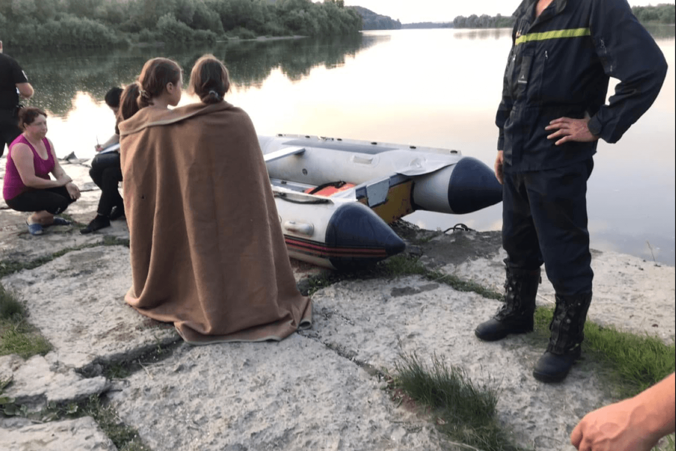 На Ивано-Франковщине утонул мужчина во время спасения дочерей — ГСЧС