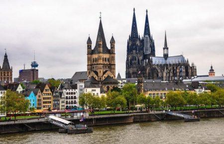 С 25 июня вакцинированные украинцы смогут въезжать в Германию — посольство