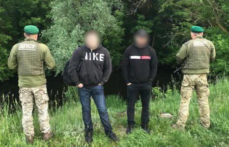 Прикордонники затримали двох росіян, які незаконно перепливли Ворсклу, щоб відпочити в Одесі