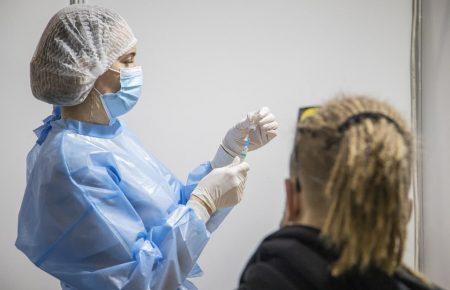 Цими вихідними у Києві вакцинацію для зареєстрованих через «Дію» організують у два потоки