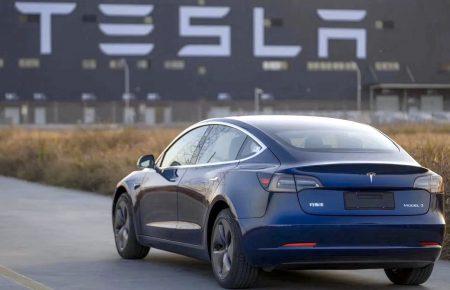 Tesla відкликає понад 470 тисяч електрокарів через дефект