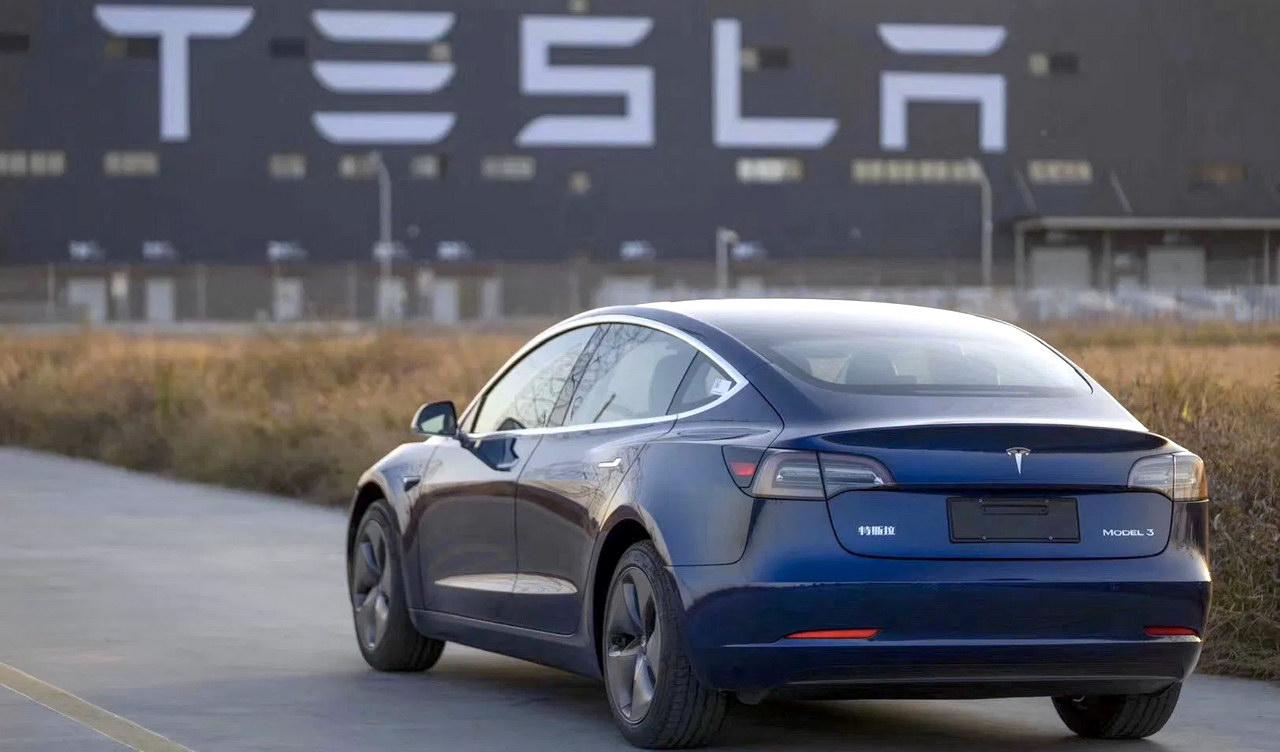 Tesla відкликає понад 470 тисяч електрокарів через дефект