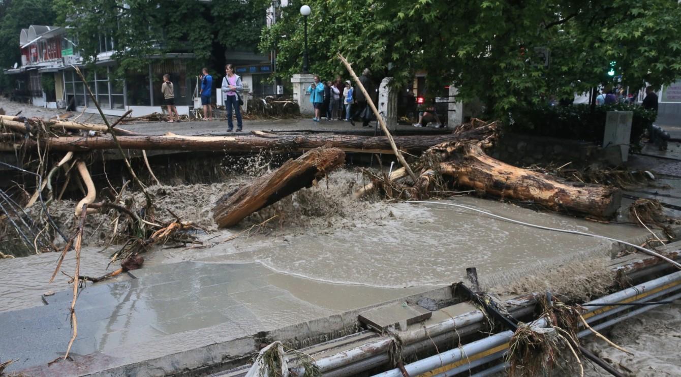 В окупованому Криму ще на добу продовжили штормове попередження