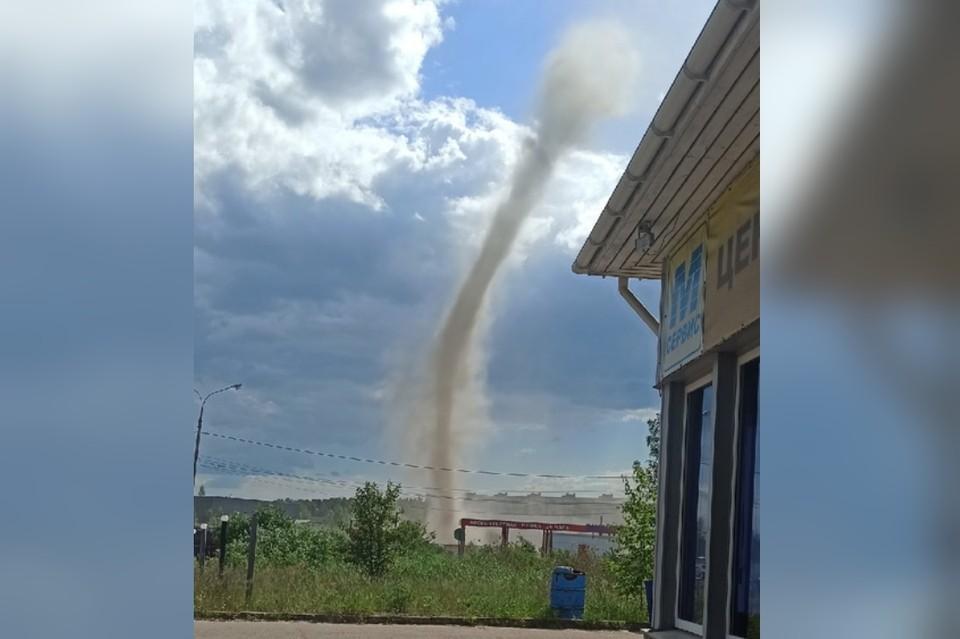 У Запорізькій області смерч пошкодив будинки, є постраждалі (відео)