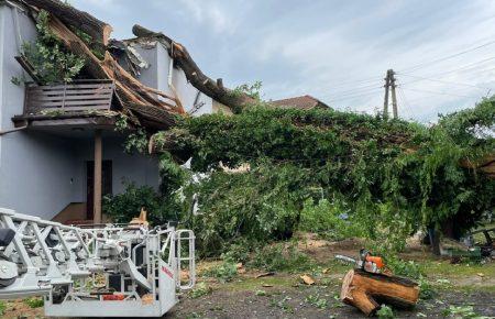 Негода у Польщі: затоплені вулиці та будинки, тисячі людей без світла (ФОТО)