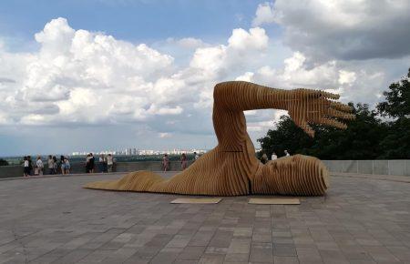 В Киеве открыли скульптуру, созданную для фестиваля Burning Man, который отменили из-за пандемии (фото)
