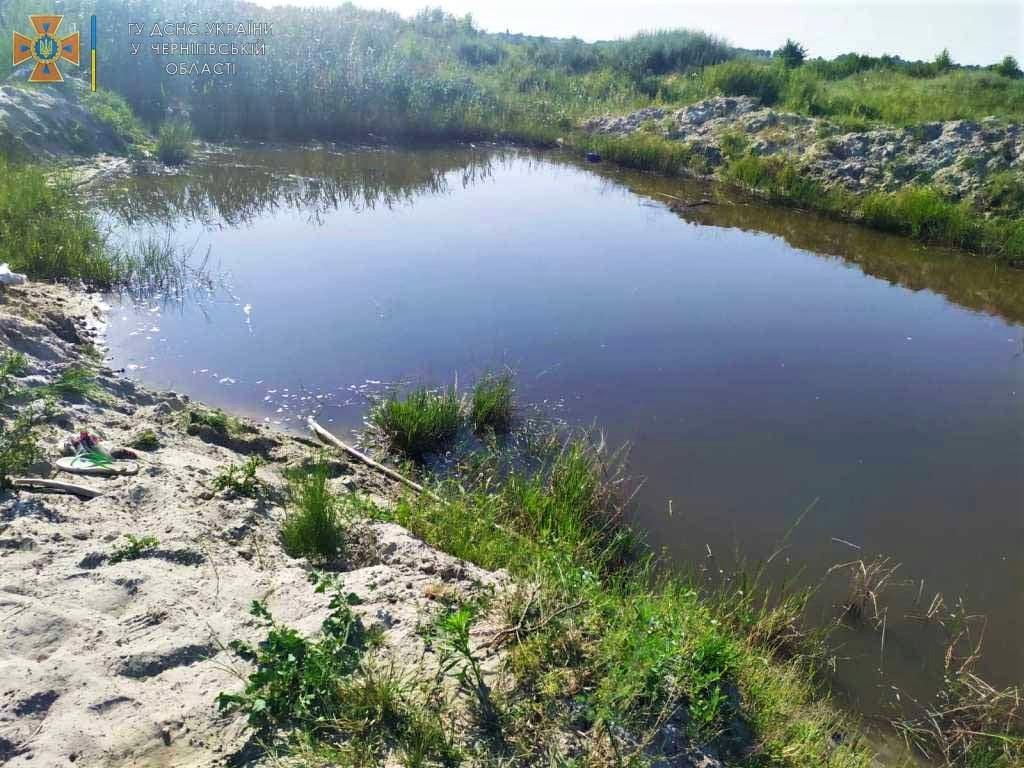 На Чернігівщині у ставку потонули двоє неповнолітніх братів