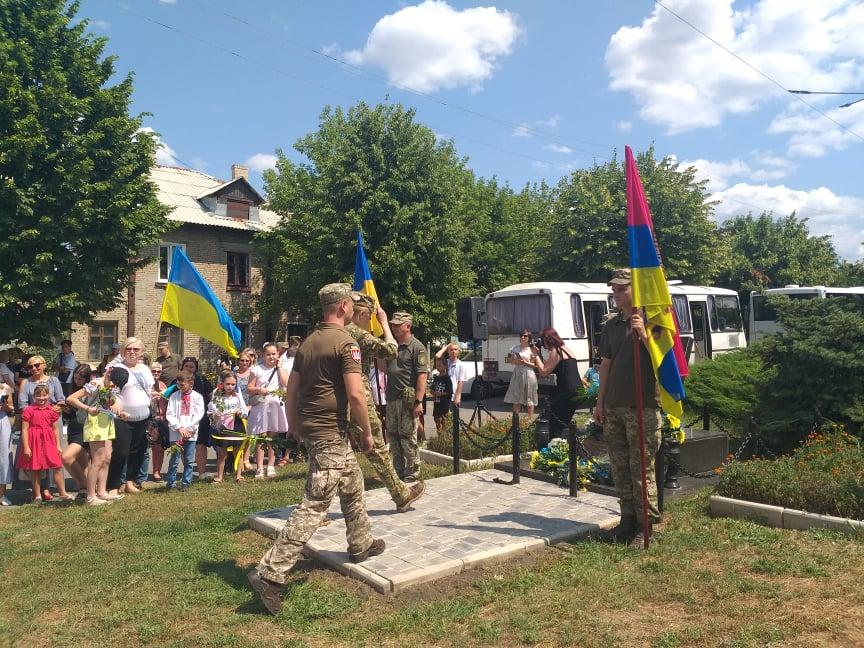 Люди голодні, дехто навколішки падав, хтось плакав — боєць про звільнення Лисичанська від бойовиків