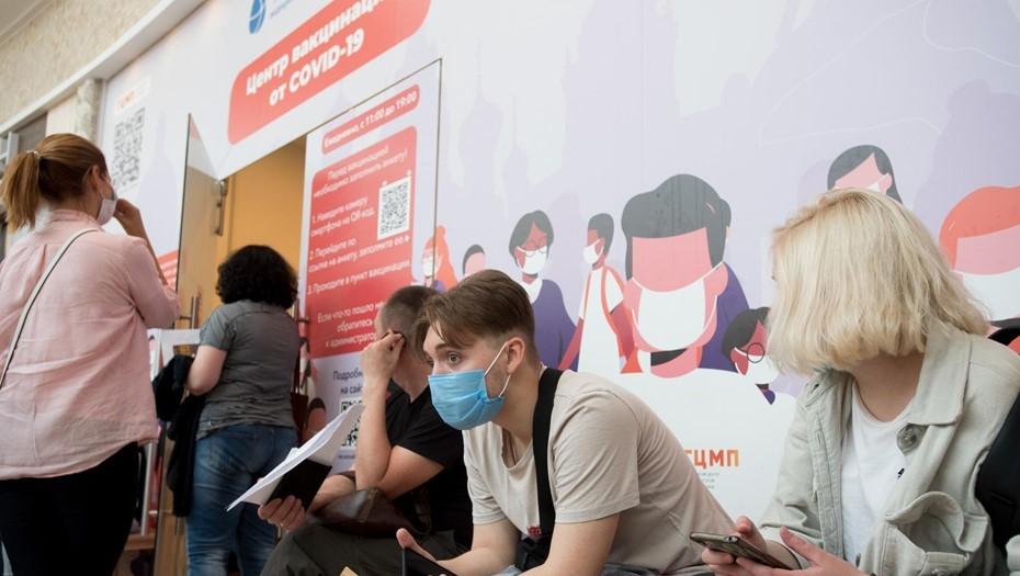 В Украине за сутки от COVID-19 вакцинировали 73 234 человека