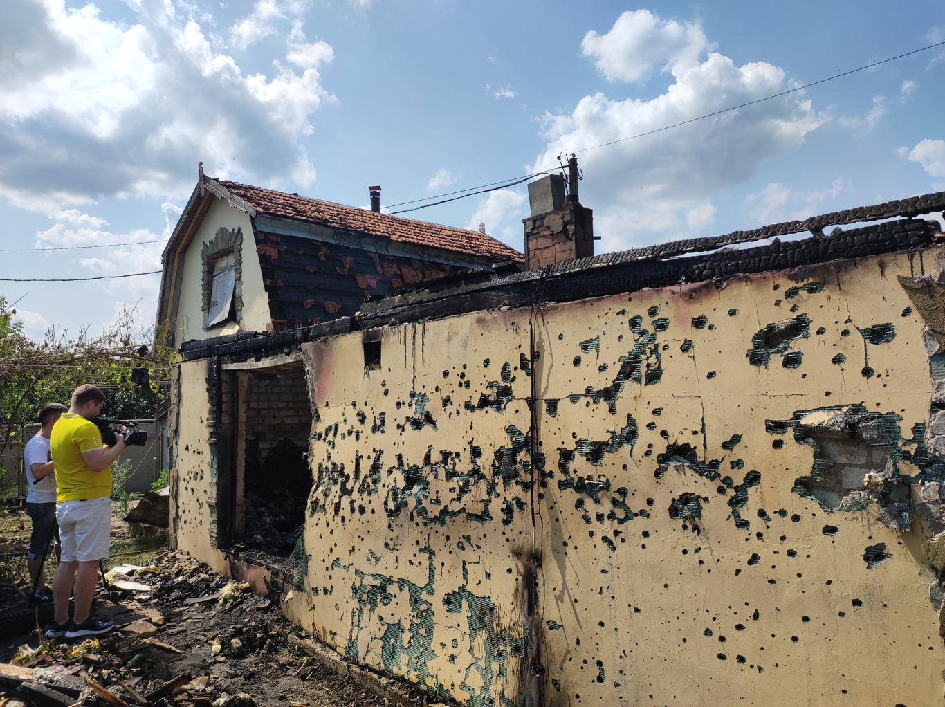 Над нами все летало, мы из дома выйти не могли — жительница про обстрел Авдеевки (фото)