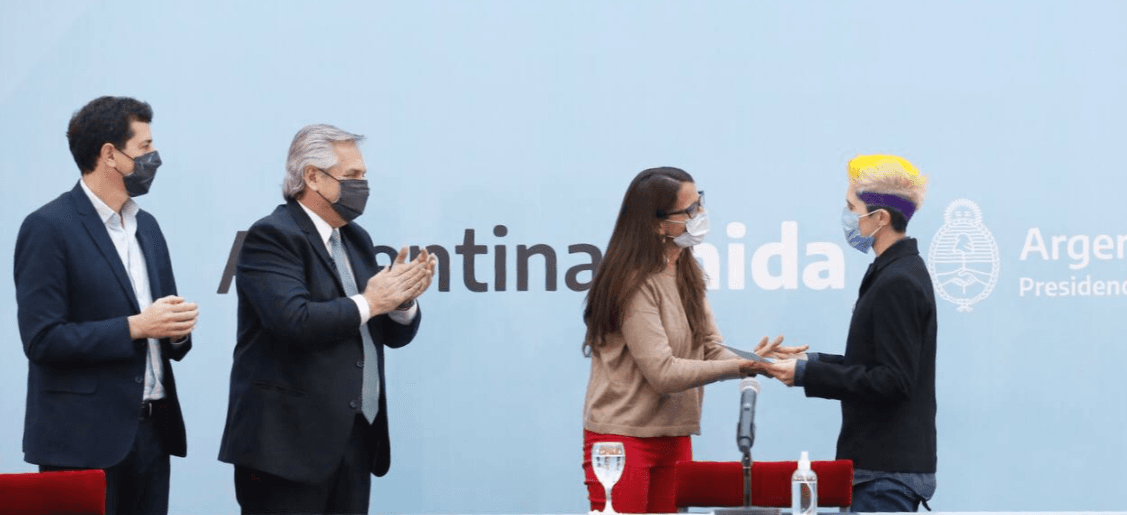 В Аргентині у паспорті з'явилася графа статі «гендер Х»