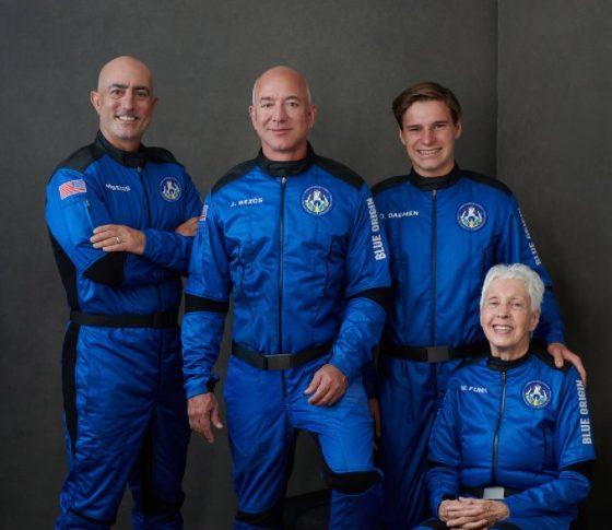 Blue Origin осуществила запуск корабля New Shepard с Безосом на борту