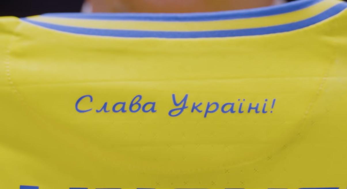 В УПЛ украинские клубы обязали нанести на форму лозунги «Слава Украине» и «Героям слава»