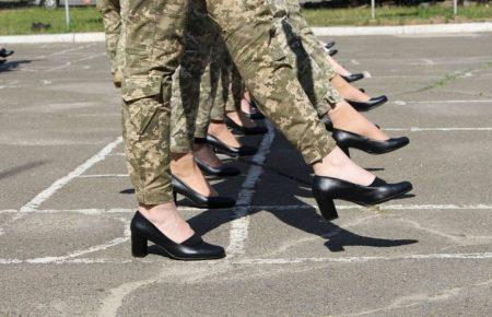 Жінки на підборах — це неповага до армії — ветеранка