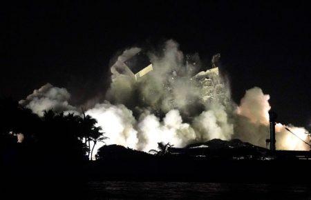 Біля Маямі знесли залишки будинку, частина якого раніше обвалилася (ВІДЕО)