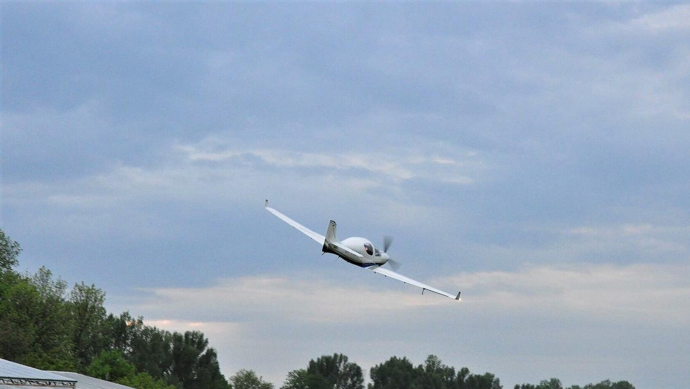 Поліція порушила кримінальне провадження через падіння літака на Прикарпатті