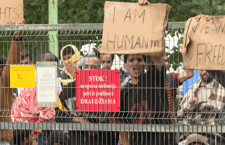 У Литві мігранти влаштували протести, поліція застосувала сльозогінний газ