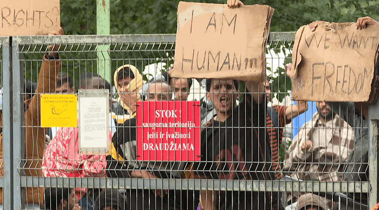 У Литві мігранти влаштували протести, поліція застосувала сльозогінний газ