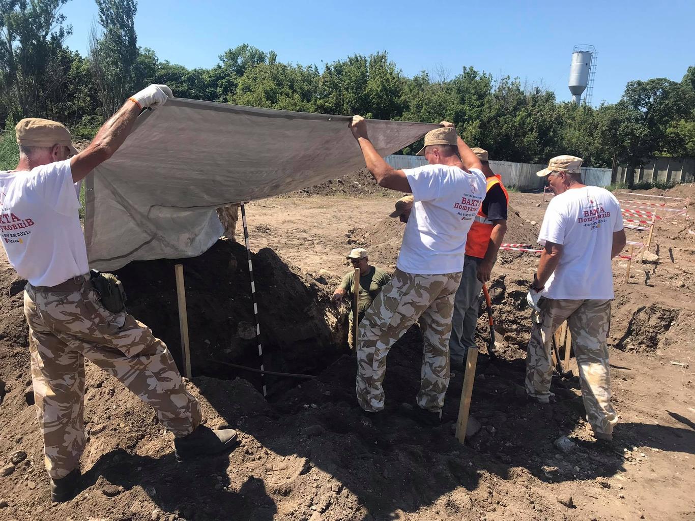 В Одесі на місці масових розстрілів НКВС знайшли шість нових ям із останками жертв (ФОТО)