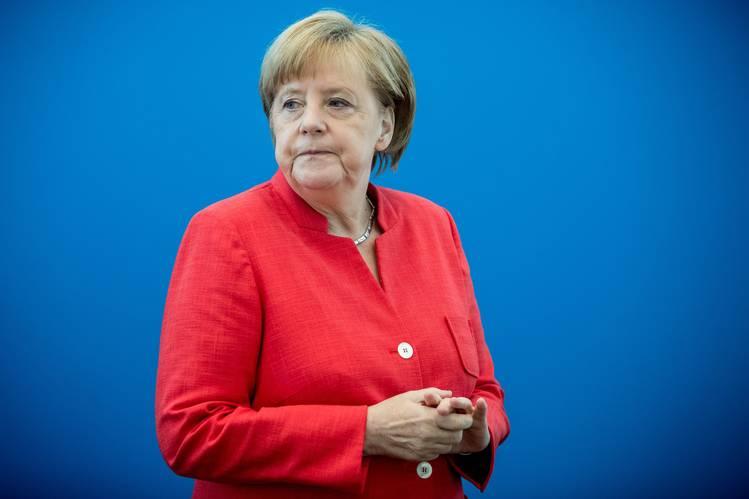 Перед визитом в Киев Меркель встретится в Москве с Путиным