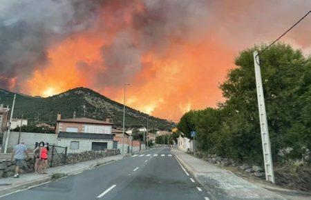 Экстремальные температуры и лесные пожары: в Испании эвакуируют людей (видео)